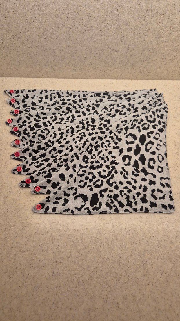 Leopar Desenli Gri Bebek Önlüğü - Görsel 3