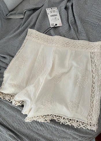 Kombine ZW collection Dantel Detaylı Bej Mini Şort - Görsel 2