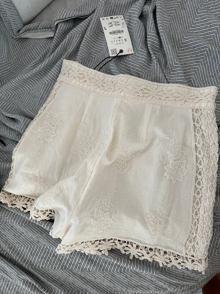 Kombine ZW collection Dantel Detaylı Bej Mini Şort - Görsel 2