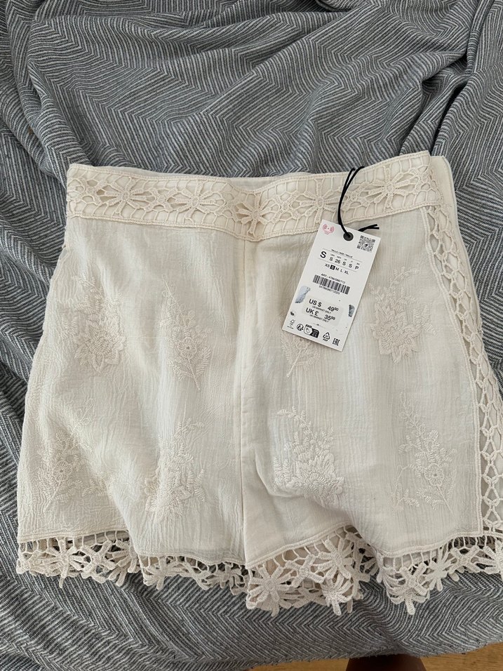 Kombine ZW collection Dantel Detaylı Bej Mini Şort - Görsel 4