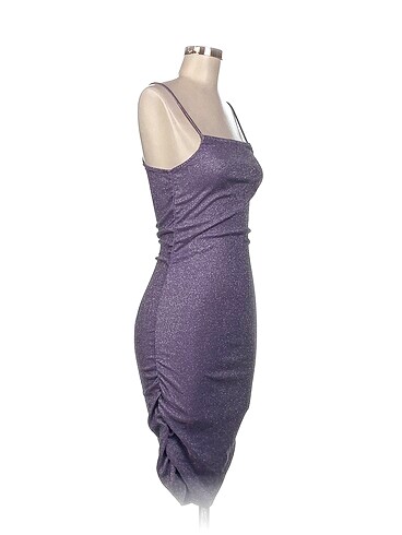 H&M H&M Kısa Elbise %70 İndirimli.