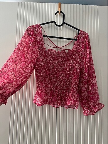 Pembe çiçekli bluz
