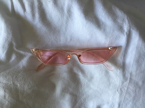 pembe gözlük