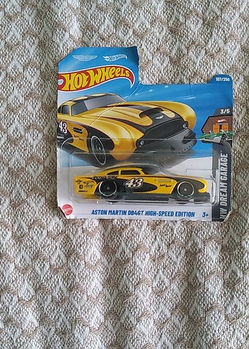 Sarı Hot Wheels Aston Martin Oyuncak Araba