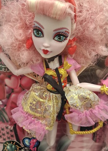 Monster High Karanlık Pembe Saçlı Bebek