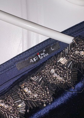 Nakışlı V Yakalı Lacivert Midi Elbise - Görsel 3