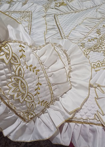 İşlemeli Beyaz Parlak Yatak Örtüsü - Görsel 4