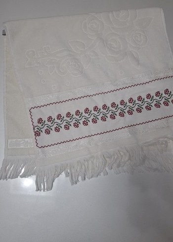 Nakışlı Beyaz Püsküllü Havlu