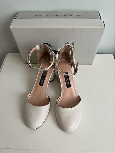 38 Beden Keyman design beyaz kısa topuk ayakkabı