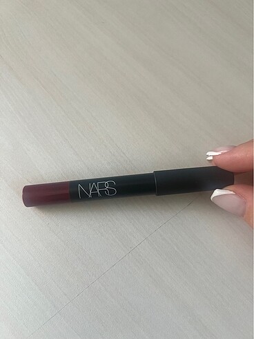 Nars Nars endangered kalem ruj