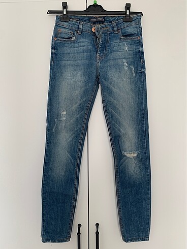 Bershka yırtık jean