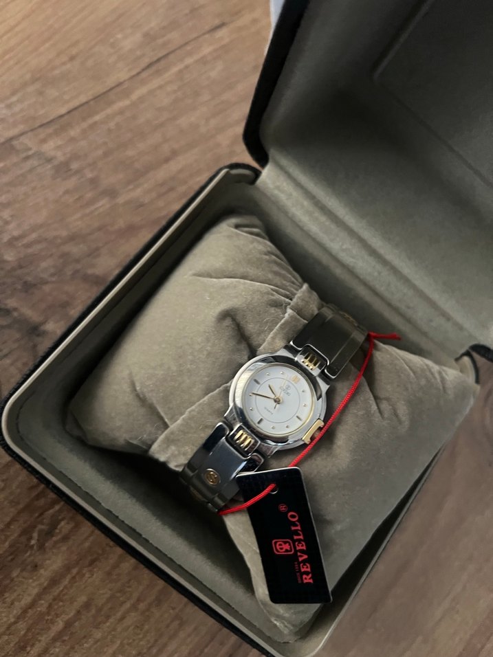 Altın Renkli Modern Klasik Kadın Saati - Görsel 3