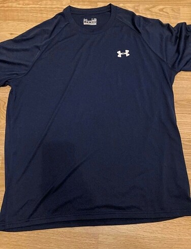 Under armour tişört