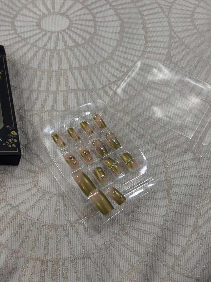 Gold Taşlı Takma Tırnak - Görsel 4