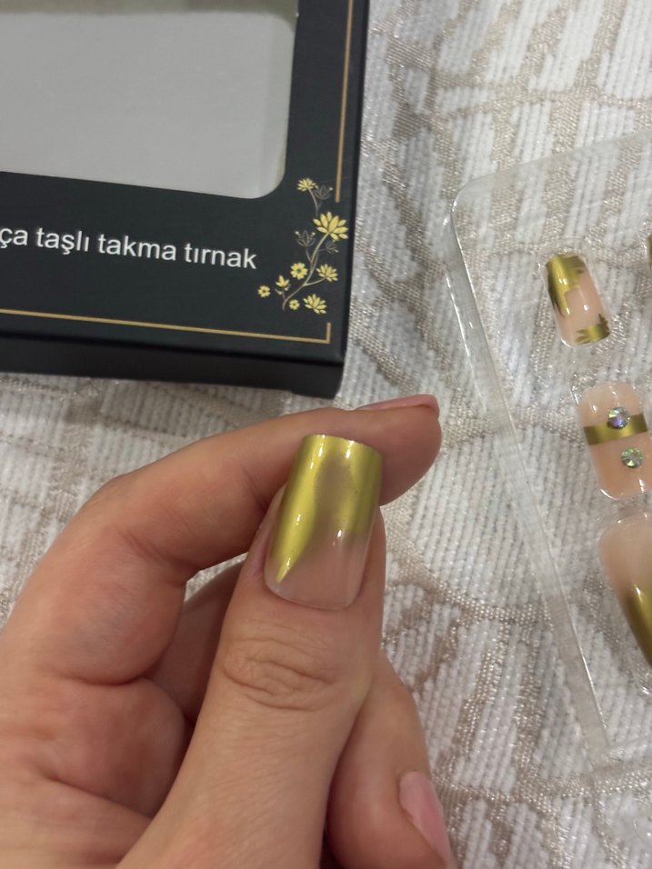 Gold Taşlı Takma Tırnak - Görsel 3