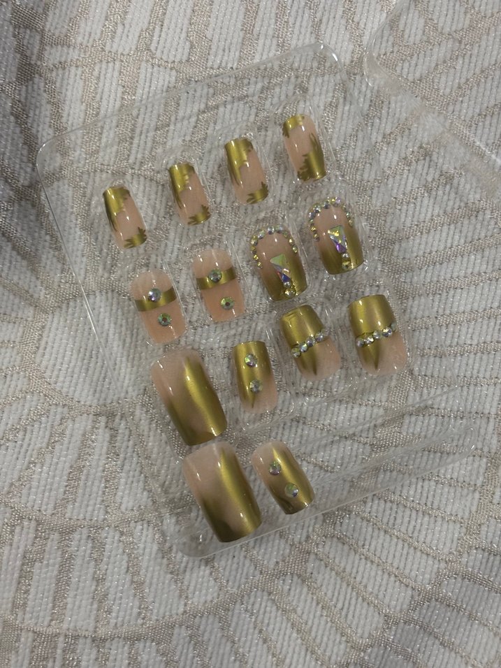 Gold Taşlı Takma Tırnak - Görsel 2