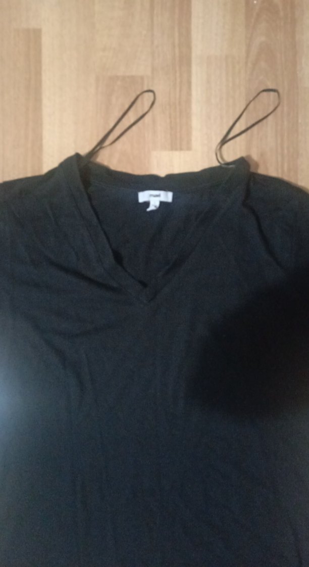 Siyah V Yaka Kadın Tişört - Görsel 2