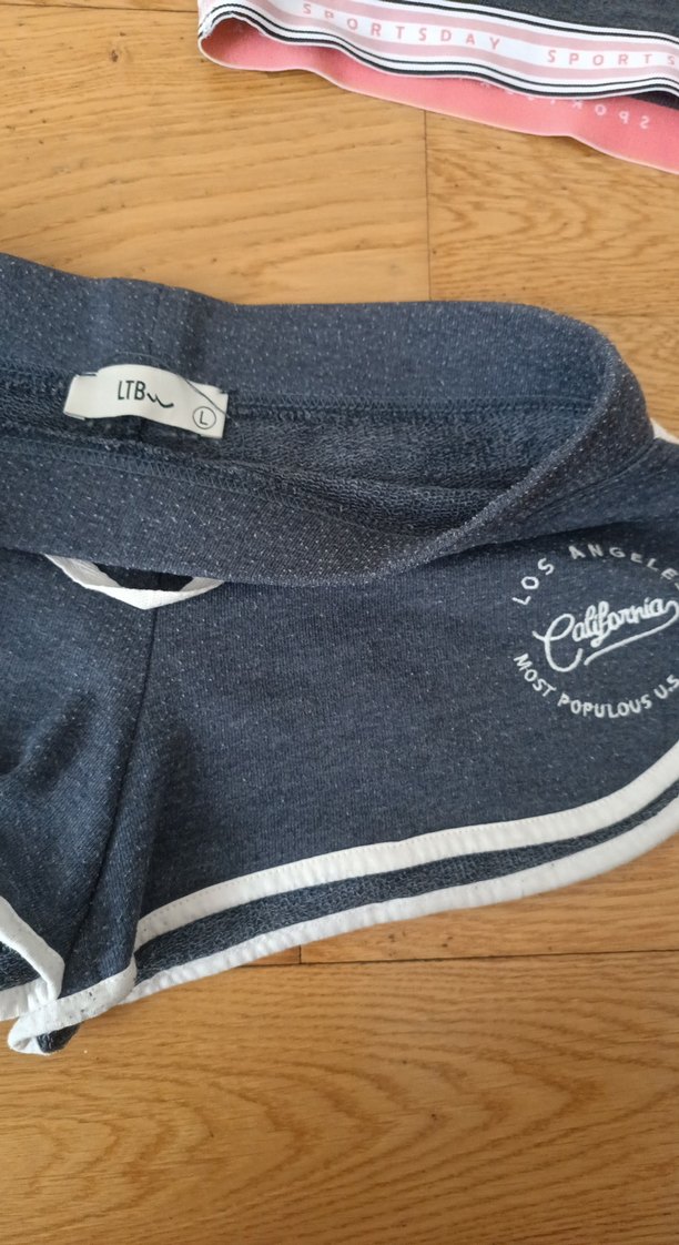 Gri Atletik Mini Şort ve Spor Büstiyer - Görsel 4