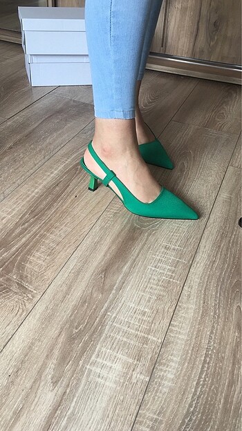 Yeşil stiletto