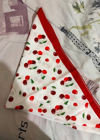 Kırmızı Bordürlü Kiraz Desenli Fular - Görsel 3