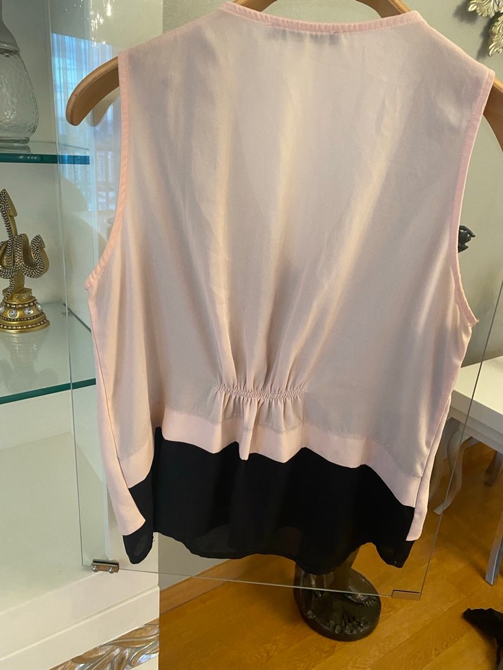 Pembe Drapeli V Yaka Kolsuz Bluz - Görsel 3