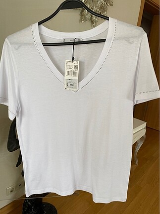 V yala beyaz tshirt
