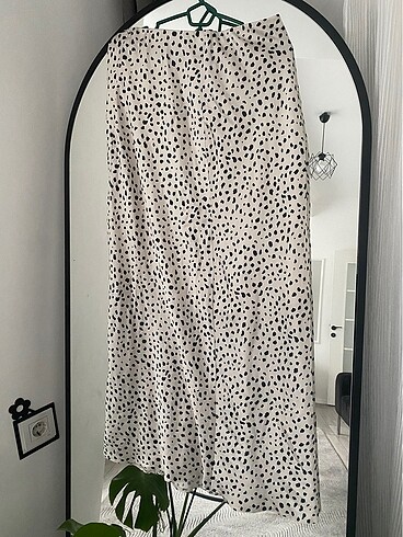 Puantelı beyaz saten etek - Görsel 6