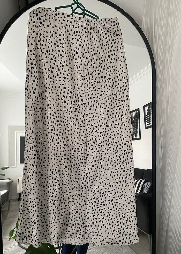 Puantelı beyaz saten etek - Görsel 2