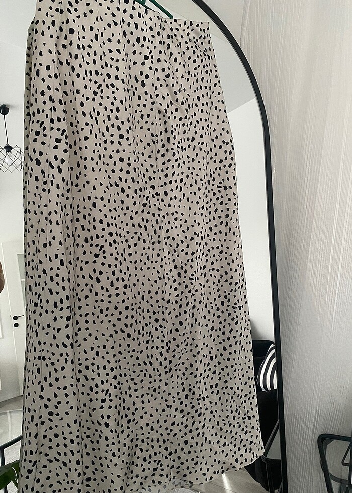 Puantelı beyaz saten etek - Görsel 4