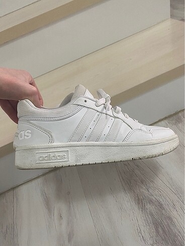 38,5 Beden adidas hoops kadın spor ayakkabısı