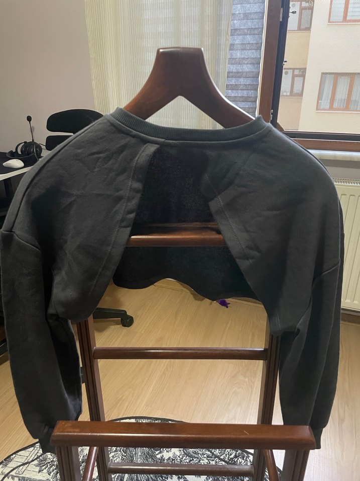 Gri Kısa Kesim Uzun Kollu Sweatshirt - Görsel 2