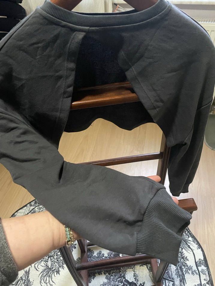 Gri Kısa Kesim Uzun Kollu Sweatshirt - Görsel 3