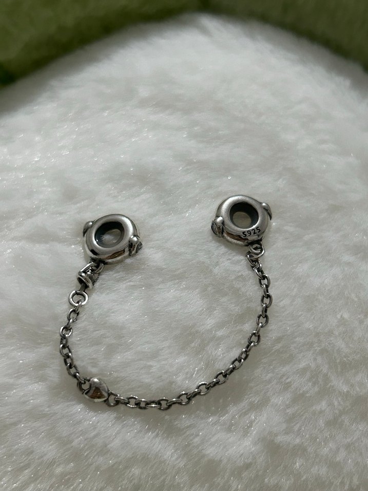 Gri Zincir Detaylı Minimalist Kadın Charm - Görsel 5