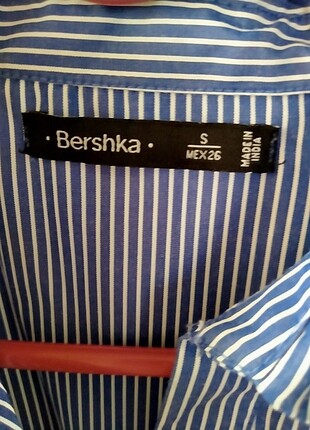 m Beden Bershka işlemeli gömlek