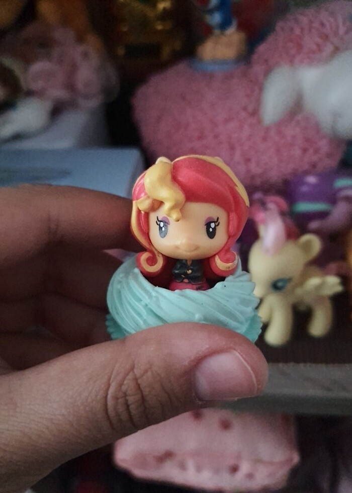 Sunset shimmer mini figür - Görsel 3