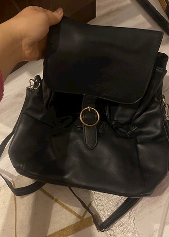 Siyah Deri Tokalı Kadın Sırt Çantası - Görsel 2