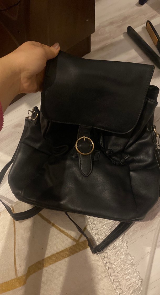 Siyah Deri Tokalı Kadın Sırt Çantası - Görsel 2