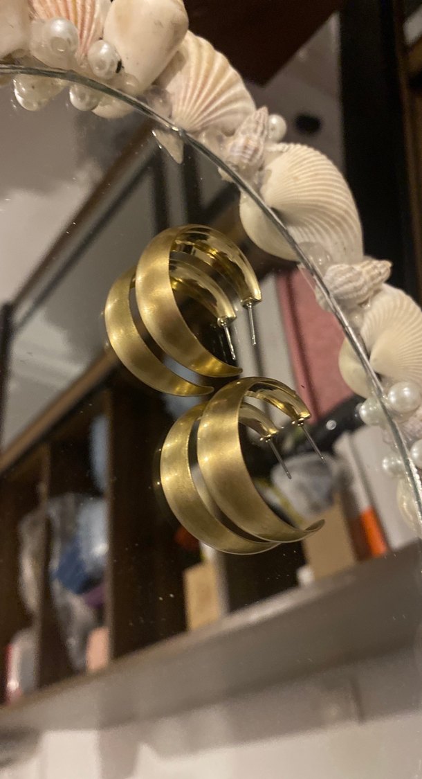 Vintage Altın Renkli Tokalı Midi Küpe - Görsel 2