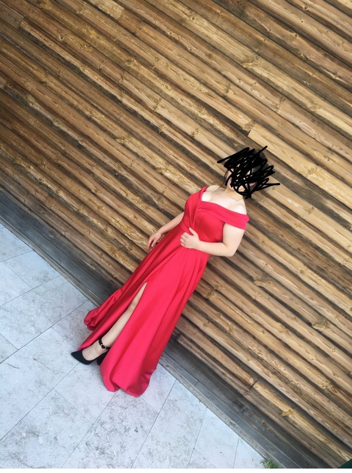 Saten Kırmızı Uzun Drapeli Abiye Elbise - Görsel 2