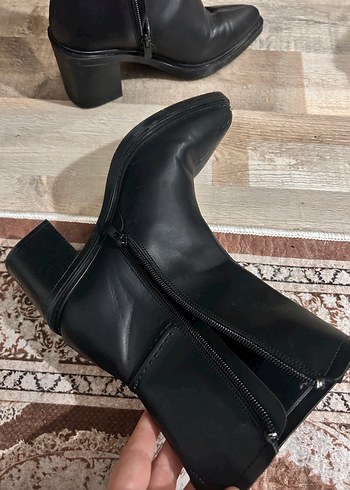 Siyah Deri Kadın Topuklu Bot - Görsel 4