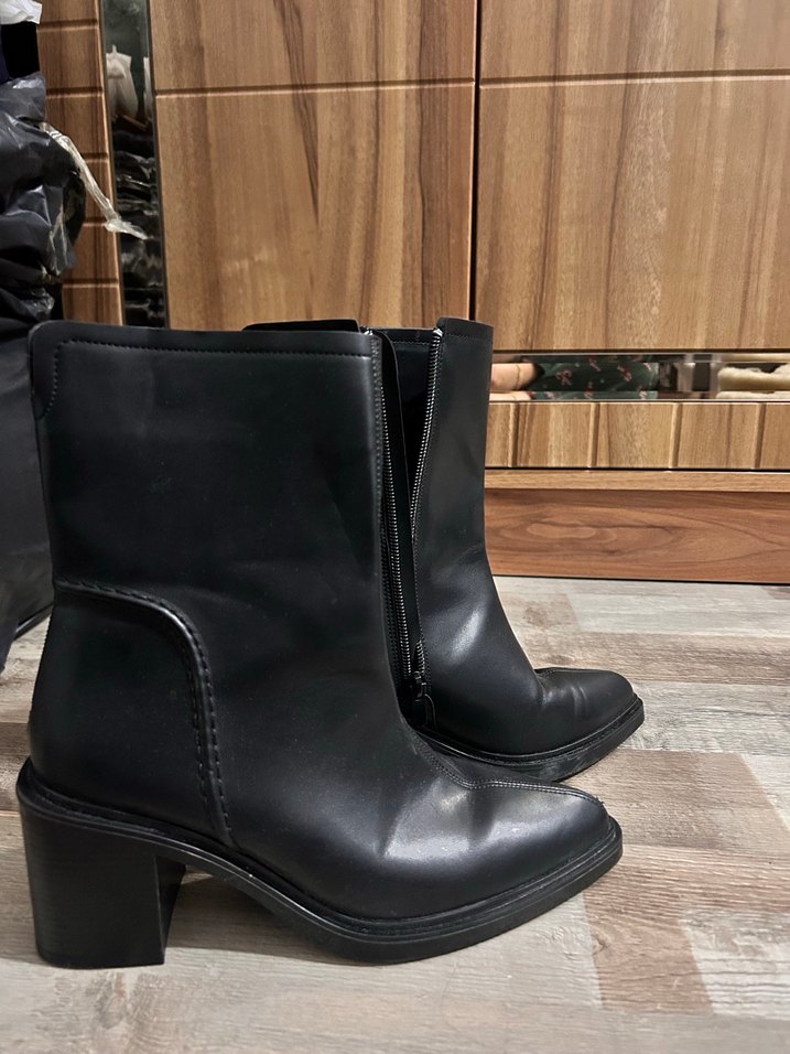 Siyah Deri Kadın Topuklu Bot - Görsel 3
