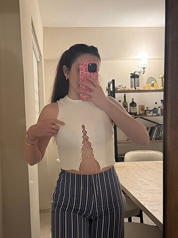 Taşlı beyaz crop