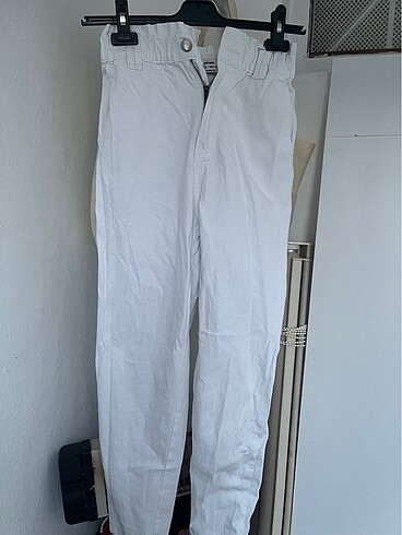 Beyaz yüksek bel pantolon