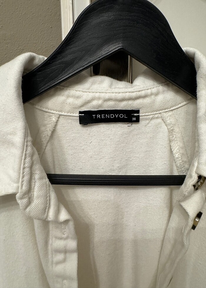 Beyaz kemerli denim şort tulum - Görsel 3