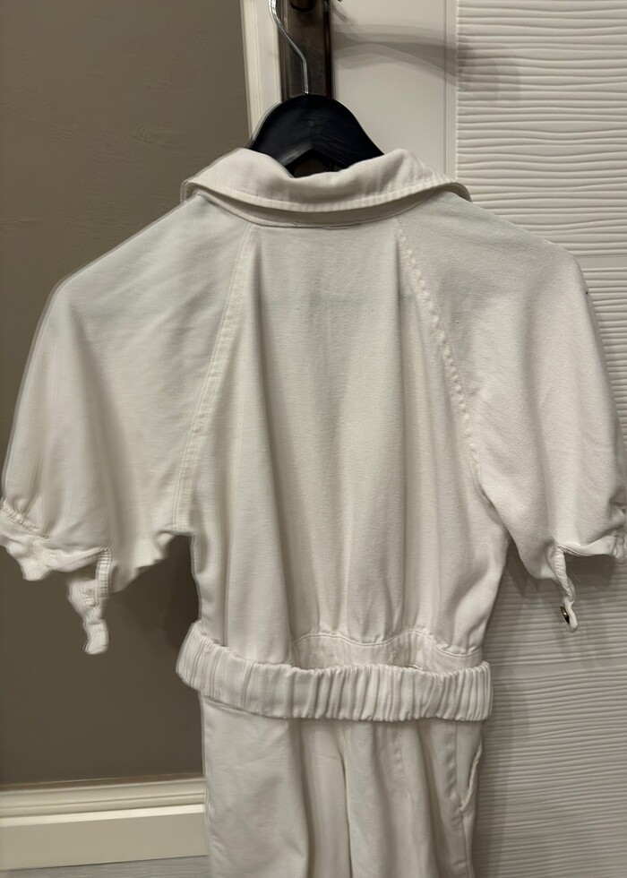 Beyaz kemerli denim şort tulum - Görsel 5