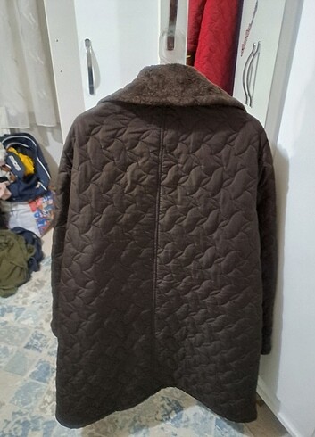 52 Beden siyah Renk İçi kürklü kaban ölçüler iki kol arası 60 cm boy 90 tek yön ol
