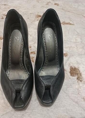 Zara Hakiki Deri Topuklu ayakkabı