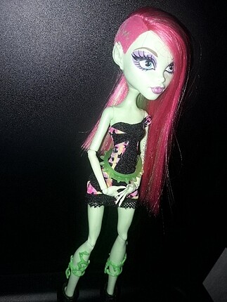  Beden Yepyeni monster high bebegi