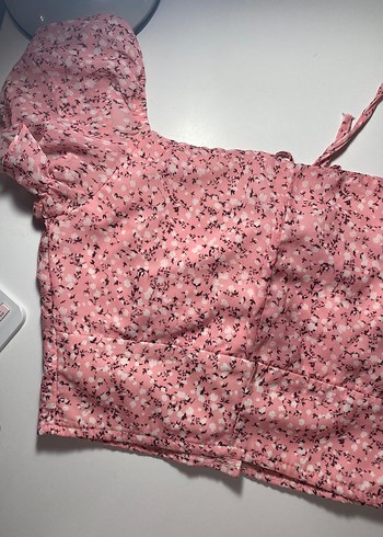 Trendyol & Milla Düğmeli Pembe Çiçekli Mini Bluz