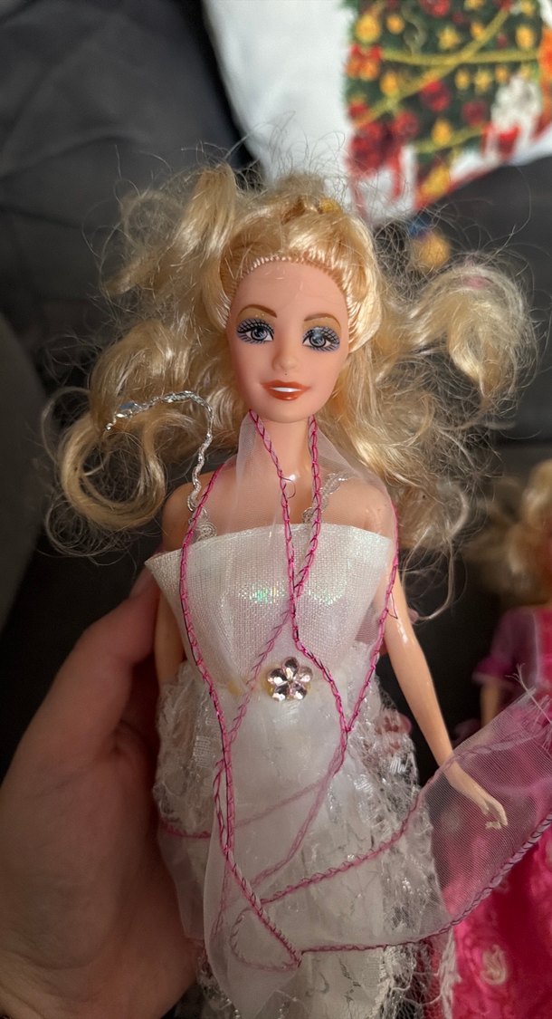 Elbiseli Barbie bebek - Görsel 2